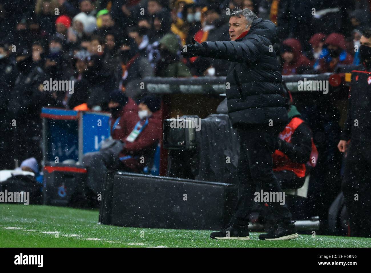 ISTANBOEL, TÜRKEI - 23. JANUAR: Cheftrainer Domenec Torrent Font von Galatasaray während des türkischen Super Lig-Spiels zwischen Galatasaray und Trabzonspor am 23. Januar 2022 in Nef Stadyumu in Istanbul, Türkei (Foto von /Orange Picts) Stockfoto