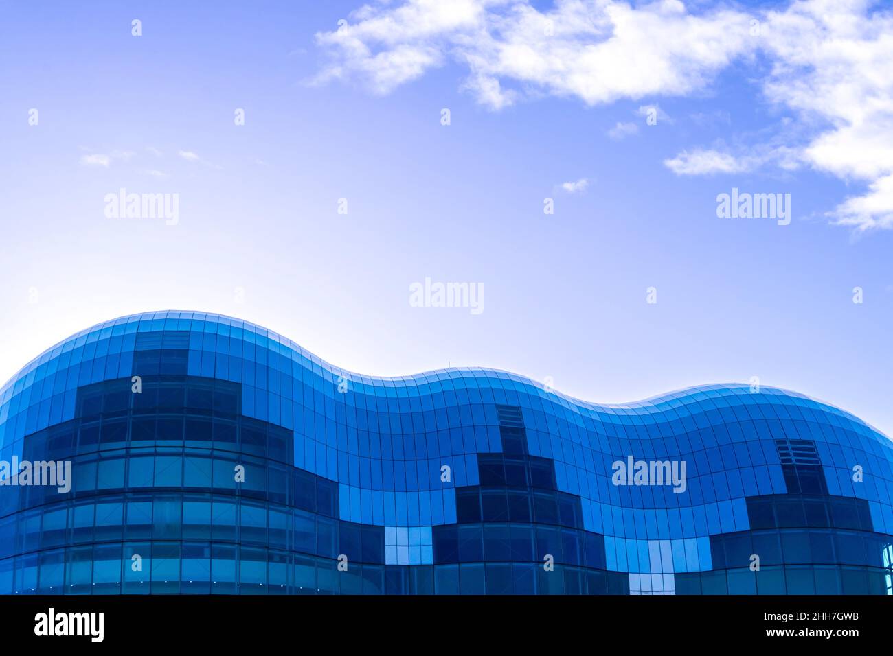 Organische Form des Glasshouse, früher das sage Gateshead, ein Musikzentrum und Konzerthalle, entworfen von Fosters & Partners Gateshead River Tyne newcastle Stockfoto