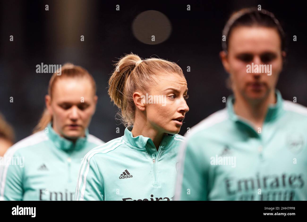 Leah Williamson von Arsenal (Mitte) macht sich vor dem Start beim Barclays FA Women's Super League-Spiel im Manchester City Academy Stadium, Manchester, warm. Bilddatum: Sonntag, 23. Januar 2022. Stockfoto