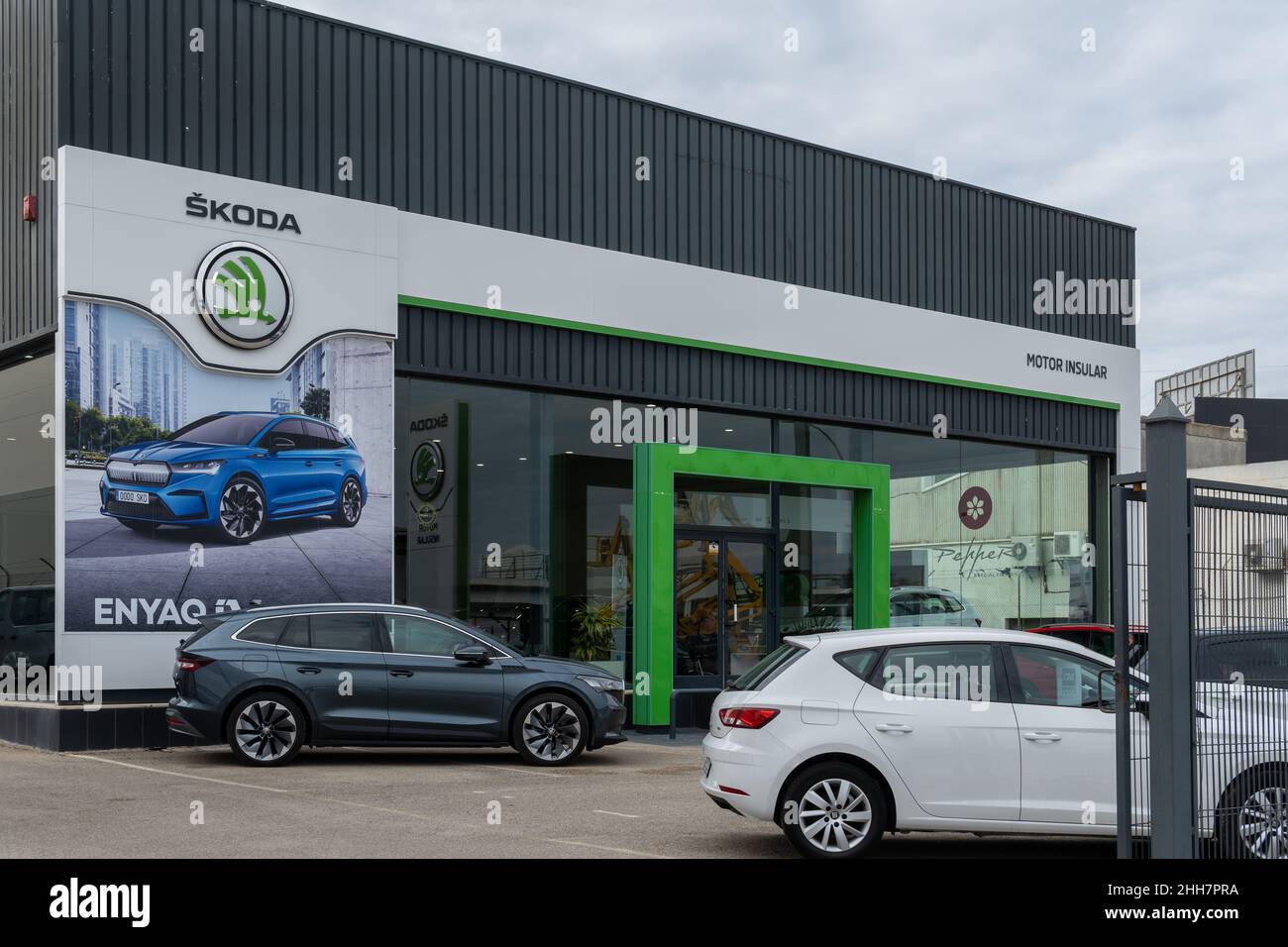 Manacor, Spanien; januar 20 2022: Skoda Autohaus in der mallorquinischen Stadt Manacor, Spanien Stockfoto