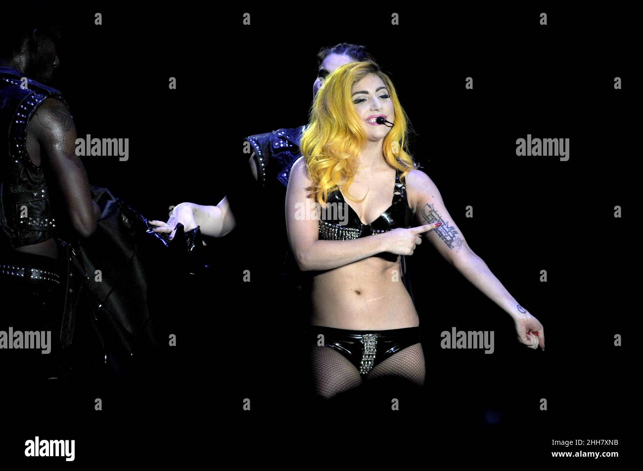 Turin Italien 2010-11-09 : Live-Konzert der amerikanischen Singer-Songwriterin Lady Gaga im Palaolimpico, der Monster Ball Tour Stockfoto