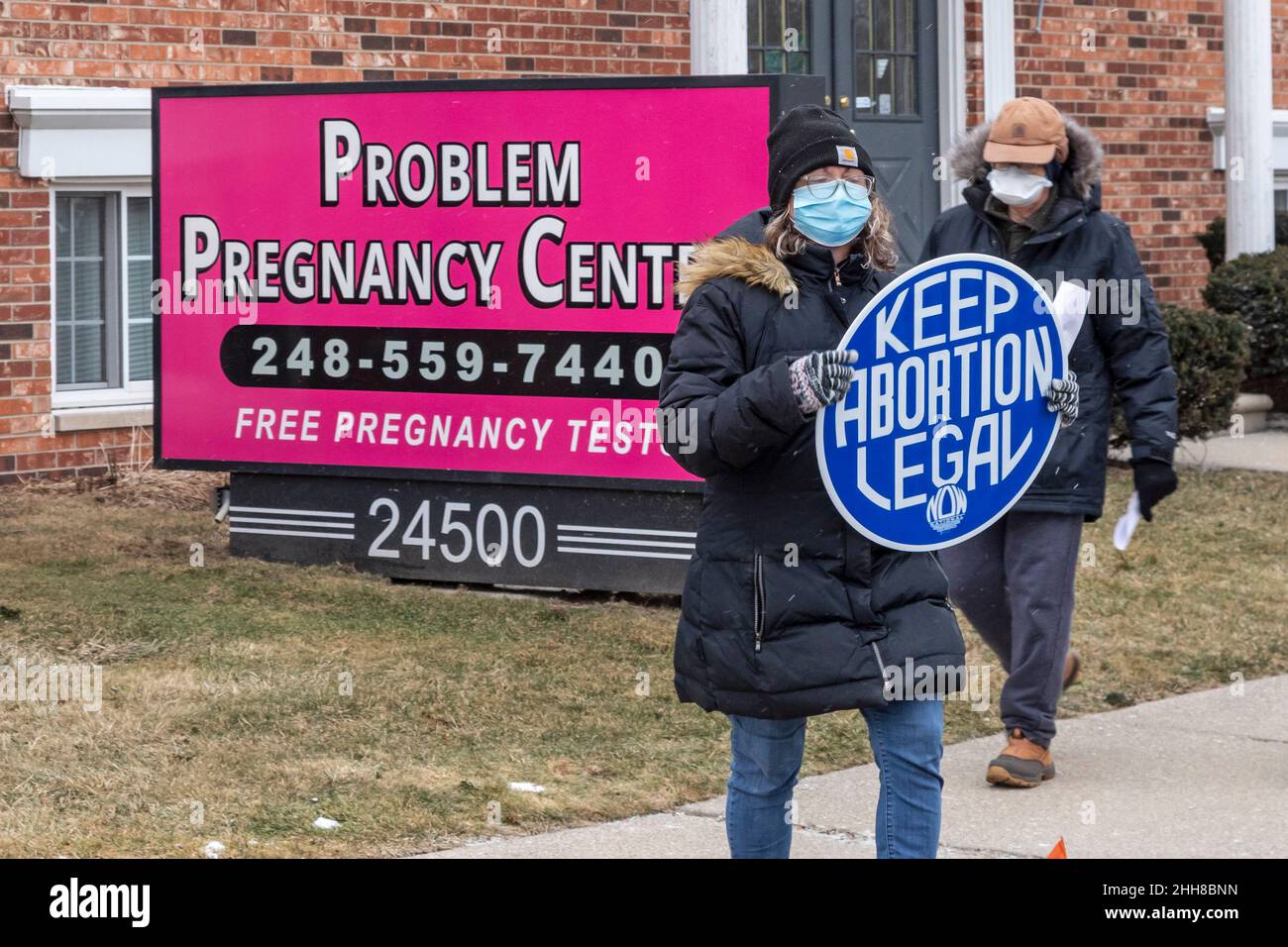 Southfield, Michigan - Abtreibungsrechtler pickern das Problem Pregnancy Centre, das sie als eine "falsche Klinik" mit einem Anti-Abtreibungsagent bezeichnen Stockfoto