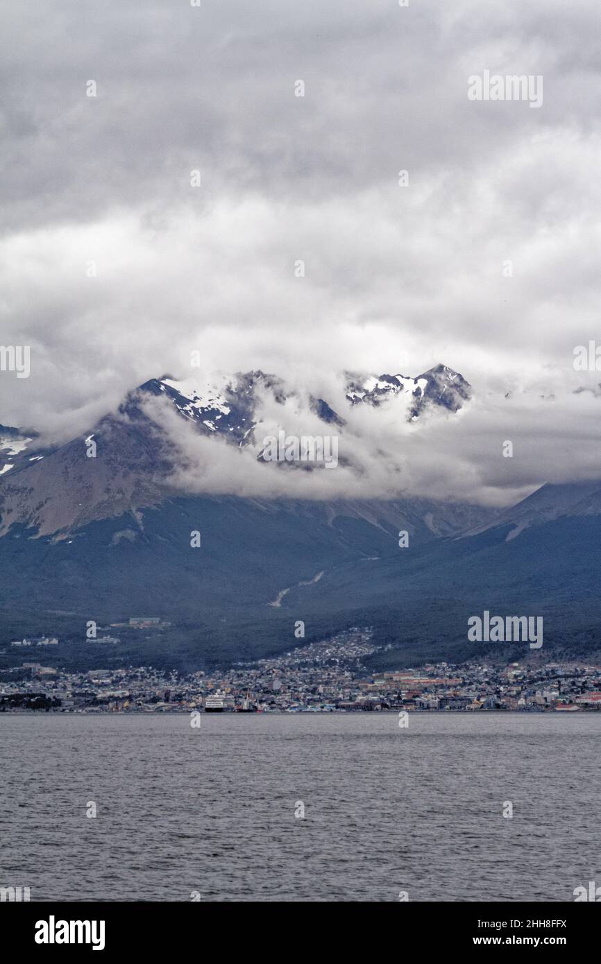 Berge in der Nähe von Ushuaia und dem Beagle-Kanal, Feuerland, Argentinien - Reiseziel Stockfoto