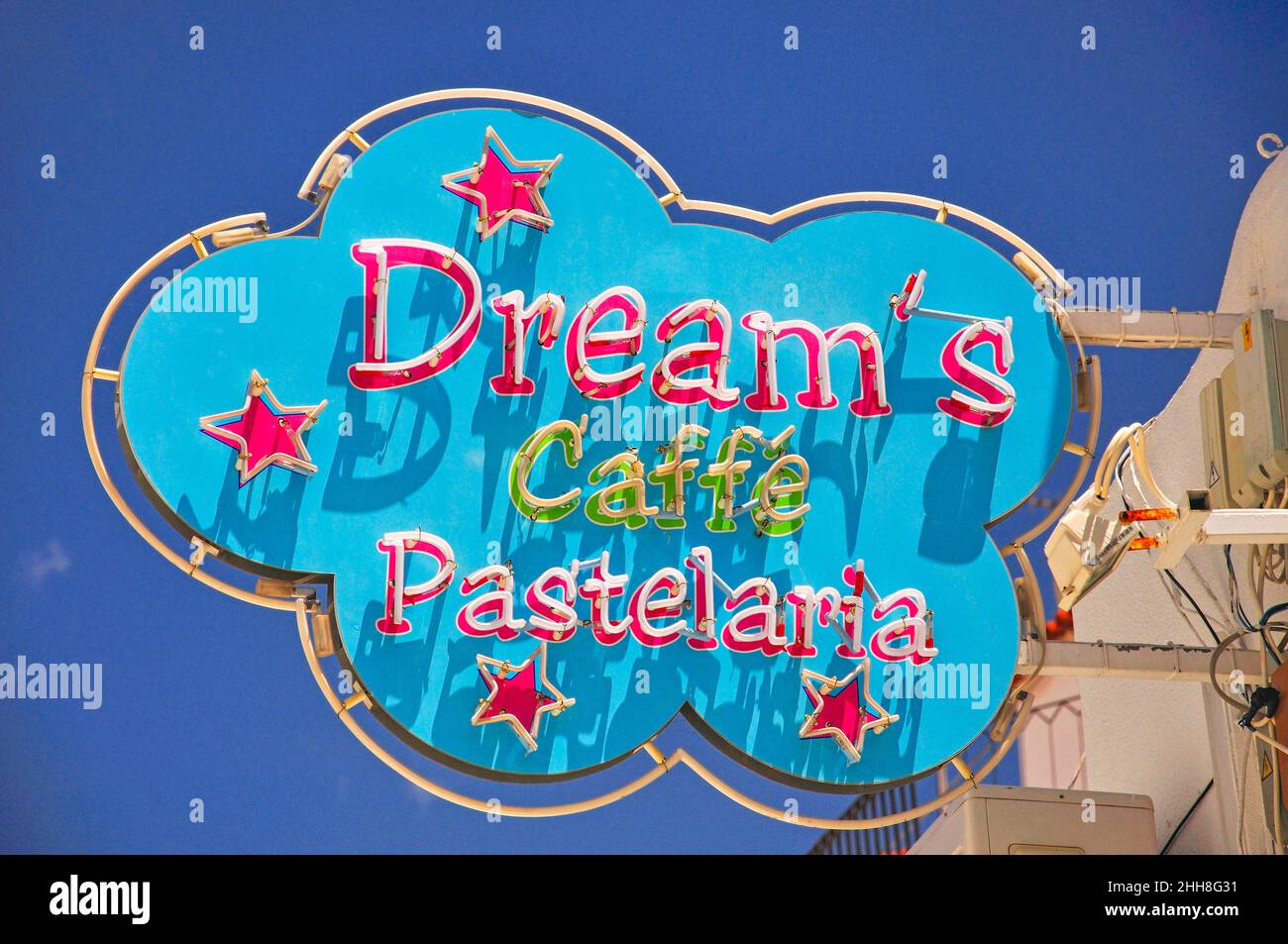 Dreams Cafe Neonschild, Altstadt, Albufeira, Algarve Region, Portugal Stockfoto