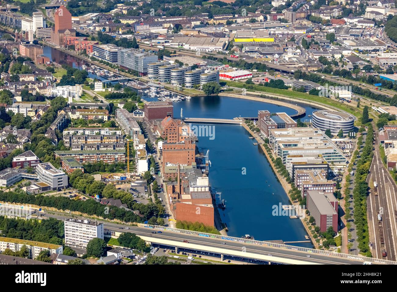 Luftaufnahme, Binnenhafen die Kurve und Marina, fünf Bootshäuser, Landesarchiv NRW, Museum Küppersmühle für Moderne Kunst, Altstadt, Duisburg, Ruhr Stockfoto