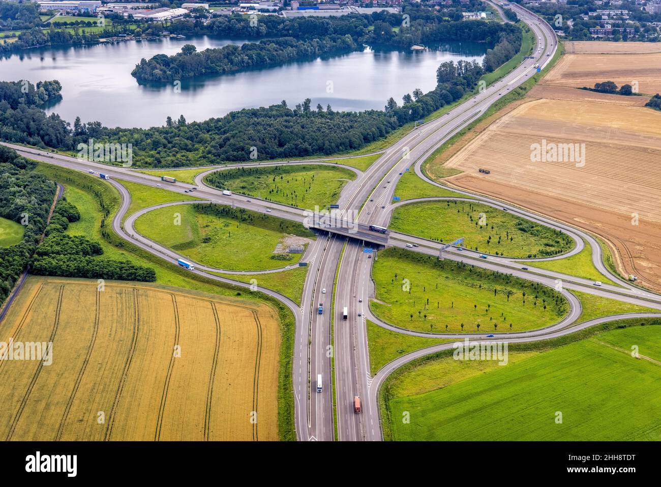 Luftaufnahme, Autobahnkreuz Duisburg-Süd am Rahmer See, A524 und A59, Rahm,  Duisburg, Ruhrgebiet, Nordrhein-Westfalen, Deutschland, Autobahnkreuz  Stockfotografie - Alamy