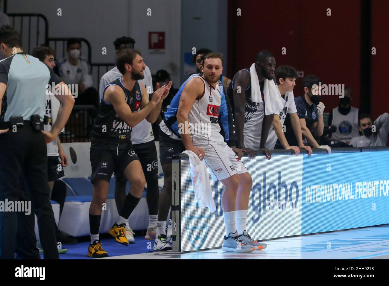 Cremona, Italien. 23rd Januar 2022. Vanoli Cremona Banch während Vanoli Basket Cremona vs Umana Reyer Venezia, Italienische Basketball A Serie Championship in Cremona, Italien, Januar 23 2022 Quelle: Independent Photo Agency/Alamy Live News Stockfoto