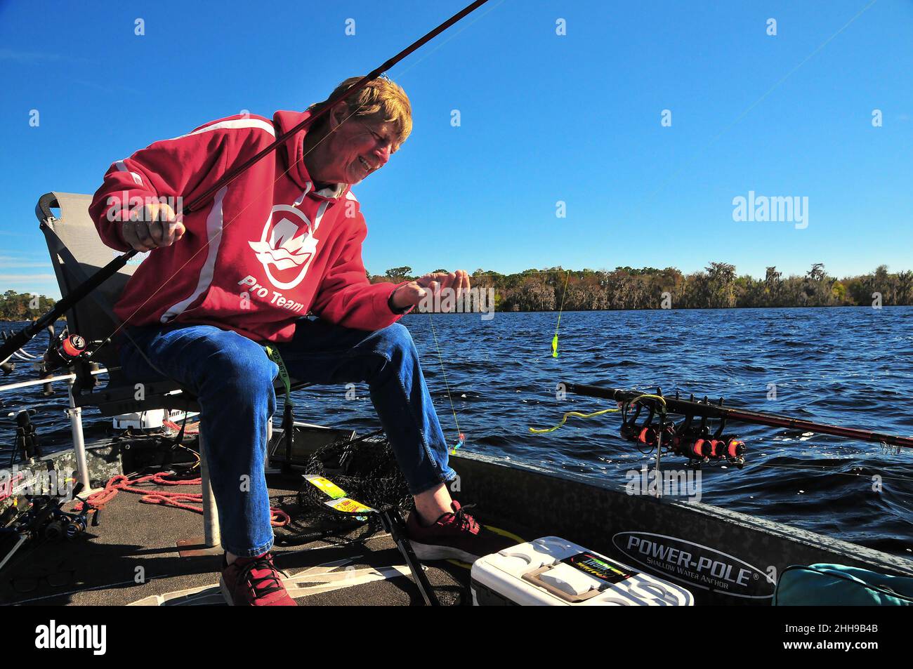 Führen Sie Jack Smith Fische für crappie (gesprenkelt Barsch) aus Central Florida Gewässern. Stockfoto