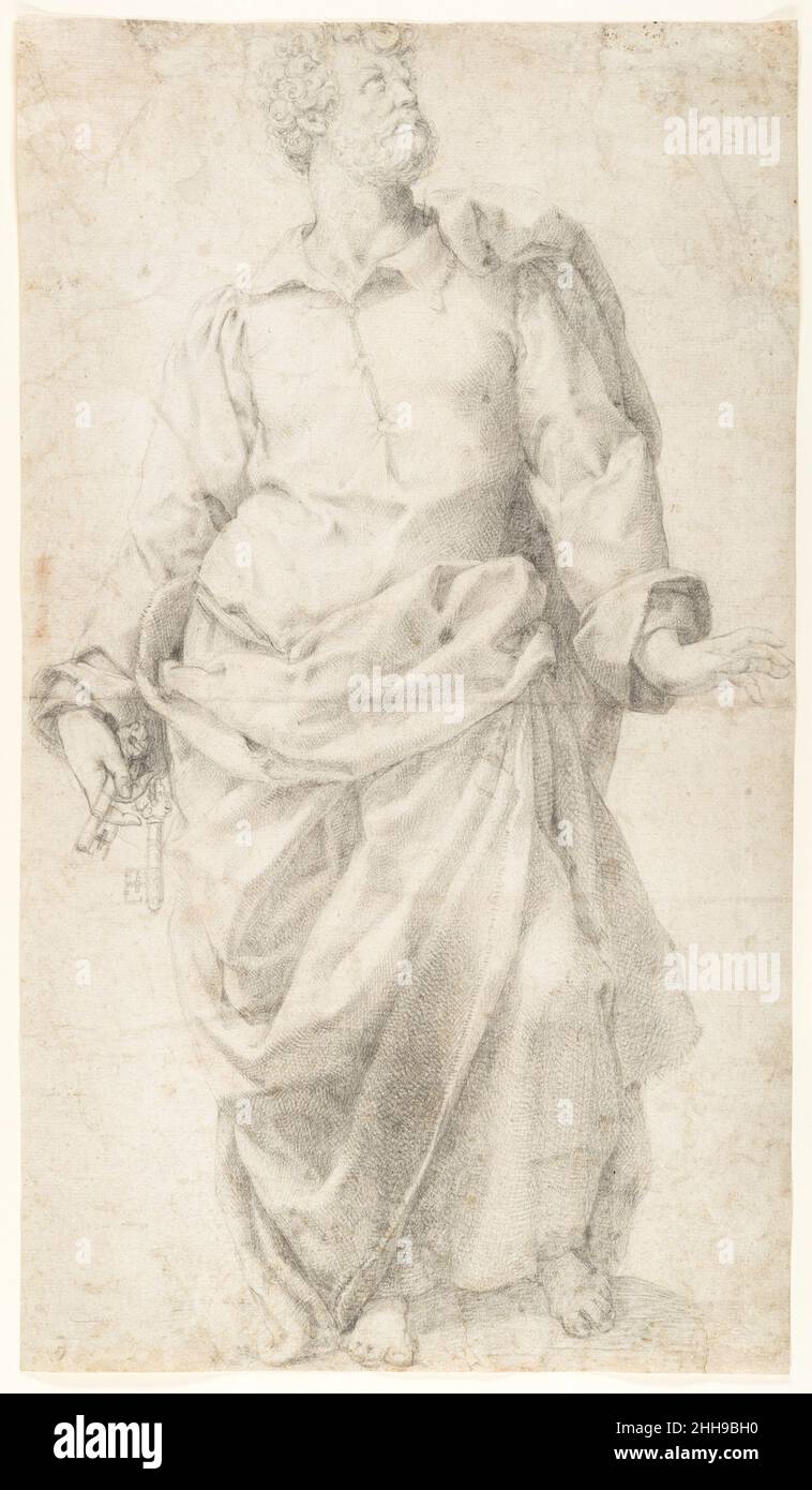 Studie für die Figur des heiligen Petrus ca. 1545 Daniele da Volterra (Daniele Ricciarelli) Italienisch Diese bildhauerische, sorgfältig überlegte Studie der stehenden Figur des heiligen Petrus (identifiziert durch die Schlüssel in seiner Hand links) ist eine seltene frühe Zeichnung von Daniele da Volterra, datierbar bis Mitte 1540s, Als der Künstler auf das relativ provinzielle Vokabular seiner frühen Ausbildung in Volterra und Siena verzichtet hatte, zugunsten der kühnen, großartigen Art und Weise der römischen Schule, die dann von dem alternden Michelangelo und den Schülern des 1520 verstorbenen Raphael dominiert wurde. Der Stil und die Technik der Zeichnung ähneln Stockfoto