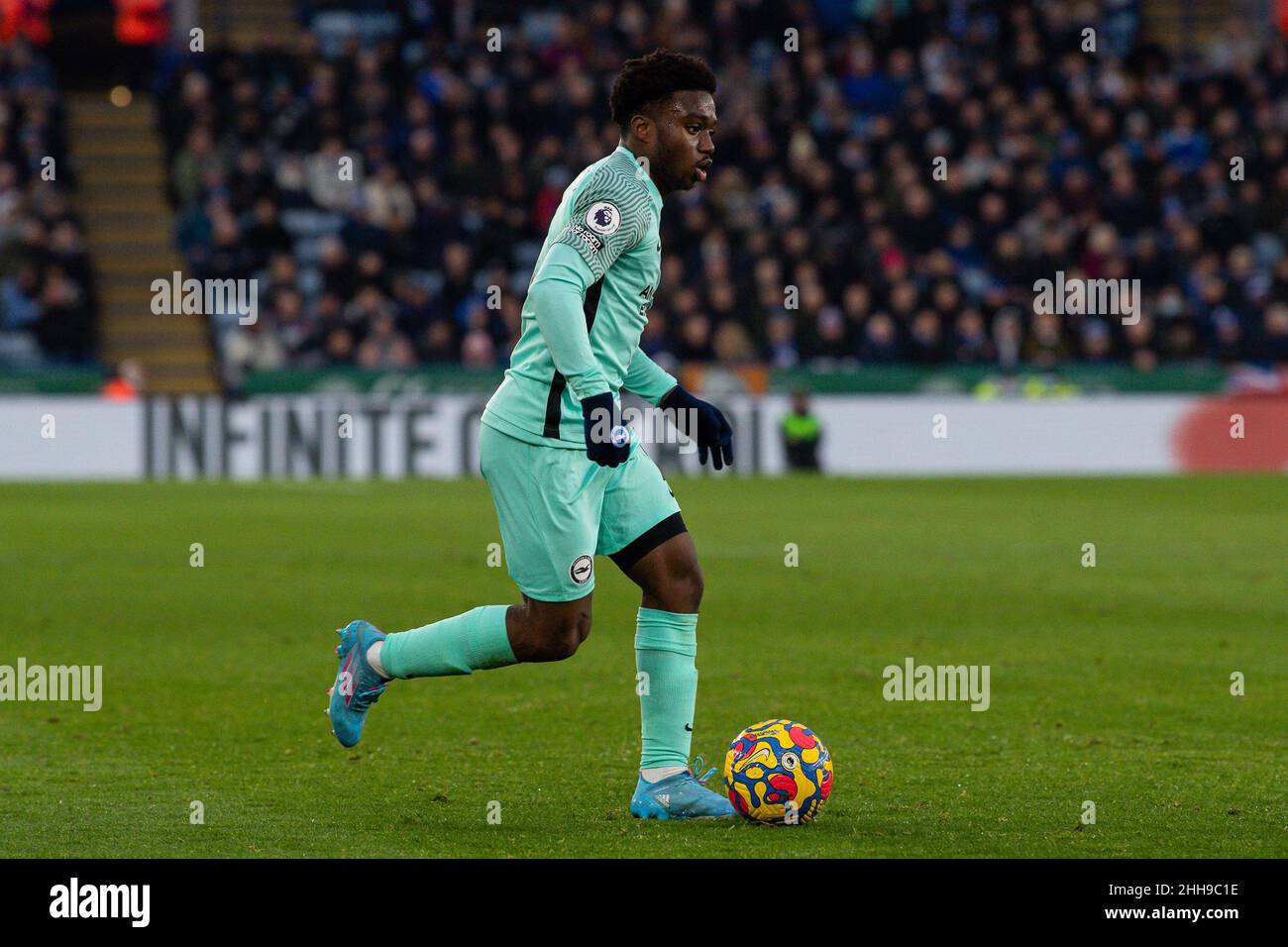 Tariq Lamptey #2 von Brighton & Hove Albion macht eine Pause mit dem Ball in, am 1/23/2022. (Foto von Craig Thomas/News Images/Sipa USA) Quelle: SIPA USA/Alamy Live News Stockfoto