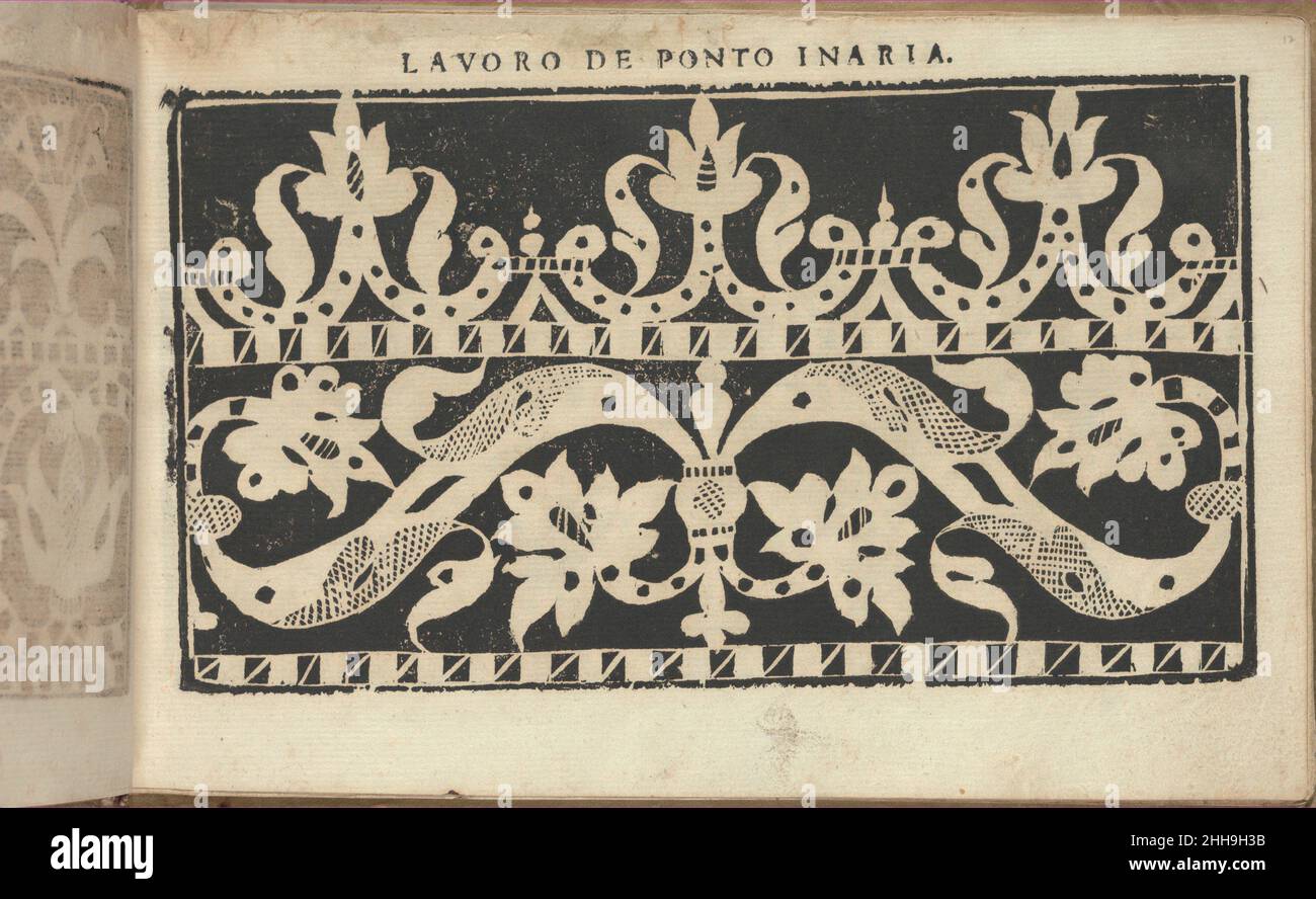 Studio delle virtuose Dame, Seite 12 (recto) 1597 Isabella Catanea Parasole Italienisch gestaltet von Isabella Catanea Parasole, Italienisch, ca. 1575-ca. 1625, herausgegeben von Antonio Fachetti, Rom. Von oben nach unten und von links nach rechts:Design bestehend aus 2 horizontalen Registern. Das obere Register ist mit 3 Blüten mit geschwungenen Stielen verziert. Das untere Register ist in der Mitte mit einer Blume mit langen, sich wickelnde Stielen verziert. Studio delle virtuose Dame, Seite 12 (recto). 1597. Holzschnitt. Antonio Fachetti, Rom Stockfoto