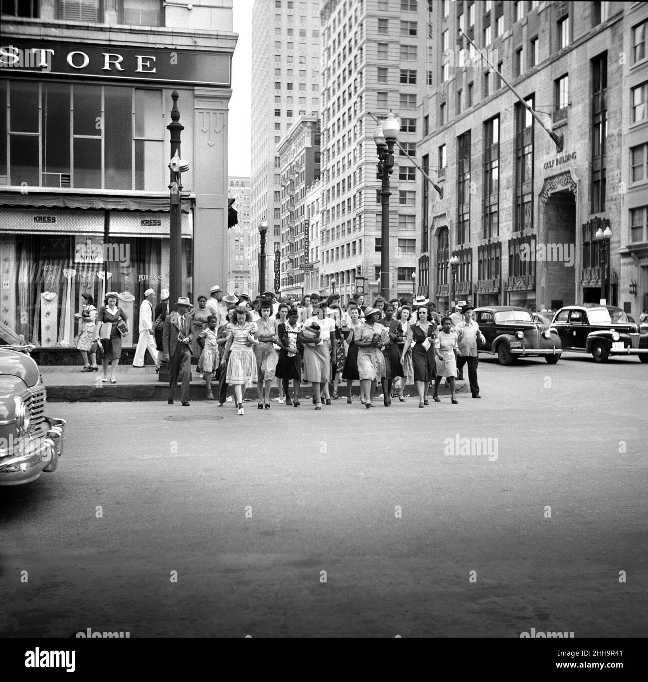 Menge von Fußgängern auf der Downtown Street, Houston, Texas, USA, John Vachon, US Office of war Information/USA Farm Security Administration, Mai 1943 Stockfoto