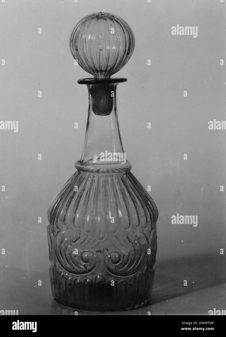 Dekanter 1820–40 wird der New England Glass Company zugeschrieben. Dekanter 3096 Stockfoto