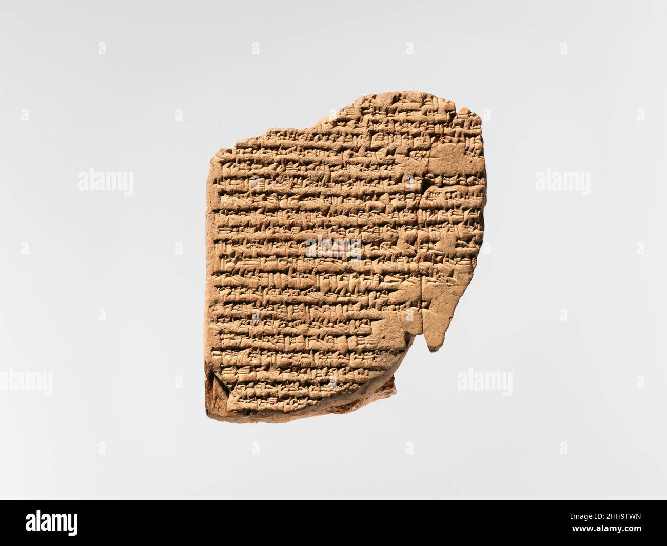 Keilschrift: A-She-er gi-ta, Balag an Innin/Ishtar Ca. 2nd.–1st. Jahrhundert v. Chr. Seleucid oder Parthian Diese Keilschrift zeichnet einen Teil eines Balags auf, ein Klagelied, das ein Saiteninstrument begleitete. Der Text ist typisch für die Seleukiden-Zeit, wo die Wörter in sumerischem Stil geschrieben werden, aber mit einer großen Anzahl von Zeilen, begleitet von einer akkadischen Übersetzung. Sumerisch war die Sprache, die im südlichen Mesopotamien bis etwa 2000 v. Chr. gesprochen wurde, während Akkadisch wahrscheinlich aufgehört hatte, eine gesprochene Sprache zu sein, als diese Tafel geschrieben wurde, nachdem sie durch Aramäisch und Griechisch in weiten Teilen ersetzt wurde Stockfoto