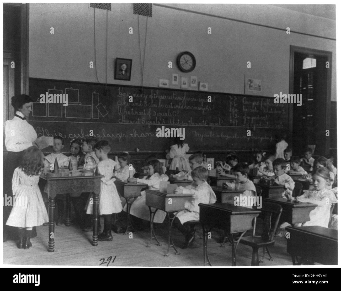 Kleine Kinder Studium der Geometrie in einem Klassenzimmer in Washington, D.C. Stockfoto