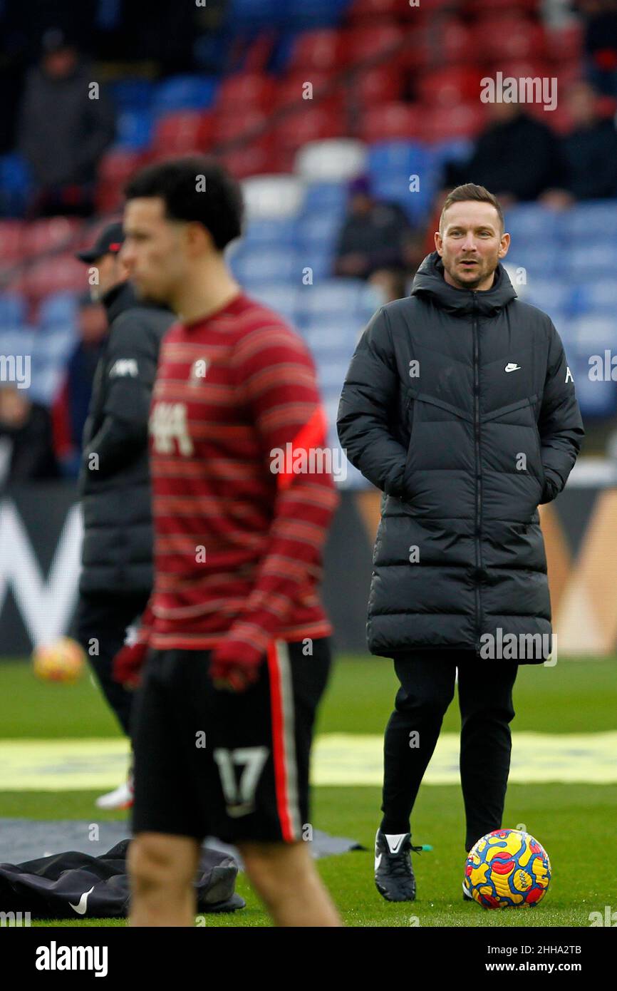 London, Großbritannien. 23rd Januar 2022. Liverpool Assistant Manager, Pepijn Linders, während des Premier League-Spiels zwischen Crystal Palace und Liverpool im Selhurst Park, London, England am 23. Januar 2022. Foto von Carlton Myrie. Nur zur redaktionellen Verwendung, Lizenz für kommerzielle Nutzung erforderlich. Keine Verwendung bei Wetten, Spielen oder Veröffentlichungen einzelner Clubs/Vereine/Spieler. Kredit: UK Sports Pics Ltd/Alamy Live Nachrichten Stockfoto