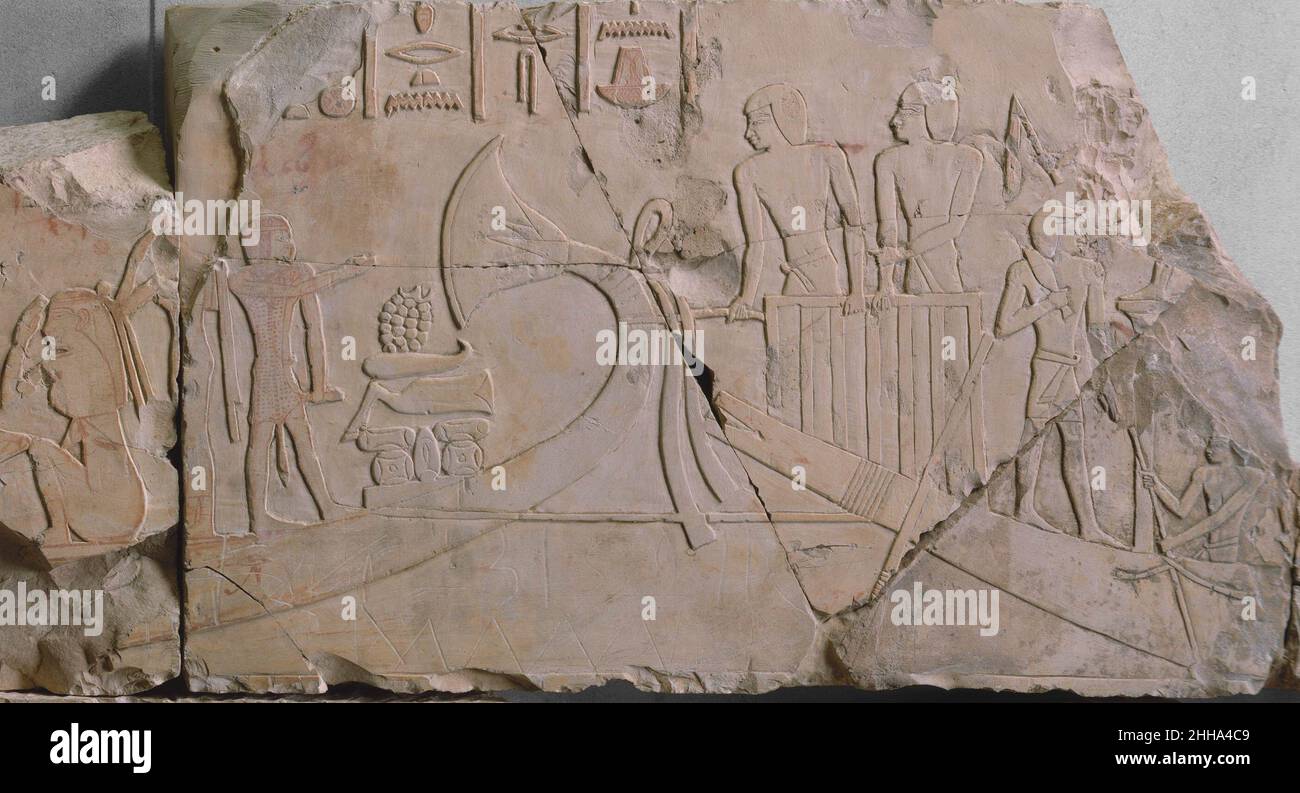 Reliefs aus dem Grab von Nespekashuty 656–610 v. Chr. späte Periode, Saite nach einem Ablauf von etwa drei Jahrhunderten beim Bau dekorierter Gräber in Theben bauten hohe Beamte der späten Dynastie von 25th und der Dynastie von 26th in Theben wieder aufwendige Gräber und schmückten sie mit feinen Kalksteinreliefs. Frühere Middle Kingdom und New Kingdom Tempel und Gräber in Thebes angeboten Gegenstand und eingebogen ihren Stil. Eines dieser beeindruckenden Projekte war das Grab von Nespekashuty, dem Wesir, der von Psamtik I. nach der Entfernung der Kushiten-Dynastie durch die Assyrer in Theben installiert wurde. Erster ExcAV Stockfoto