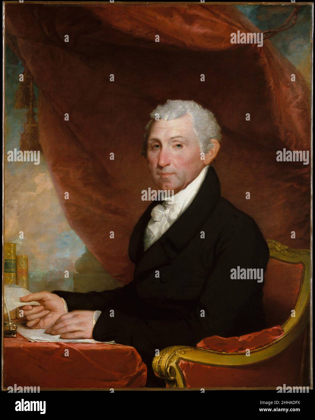 James Monroe Ca. 1820–22 Gilbert Stuart American der fünfte Präsident der Vereinigten Staaten, James Monroe, war ein Virginier, der die Vorteile genoss, Schüler und politischer Schütze von Thomas Jefferson zu sein. Bevor er Präsident wurde, hatte er viele diplomatische Ämter inne, unter anderem als Botschafter in Frankreich und England. Im Jahr nach der Fertigstellung dieses Bildes veröffentlichte er die berühmte Monroe-Doktrin, eine Erklärung gegen jede Intervention ausländischer Regierungen in die Angelegenheiten der Hemisphäre. Die Dreiviertel-Pose an einem Schreibtisch mit Büchern und Papieren, der wogenden Draperie und der lib Stockfoto