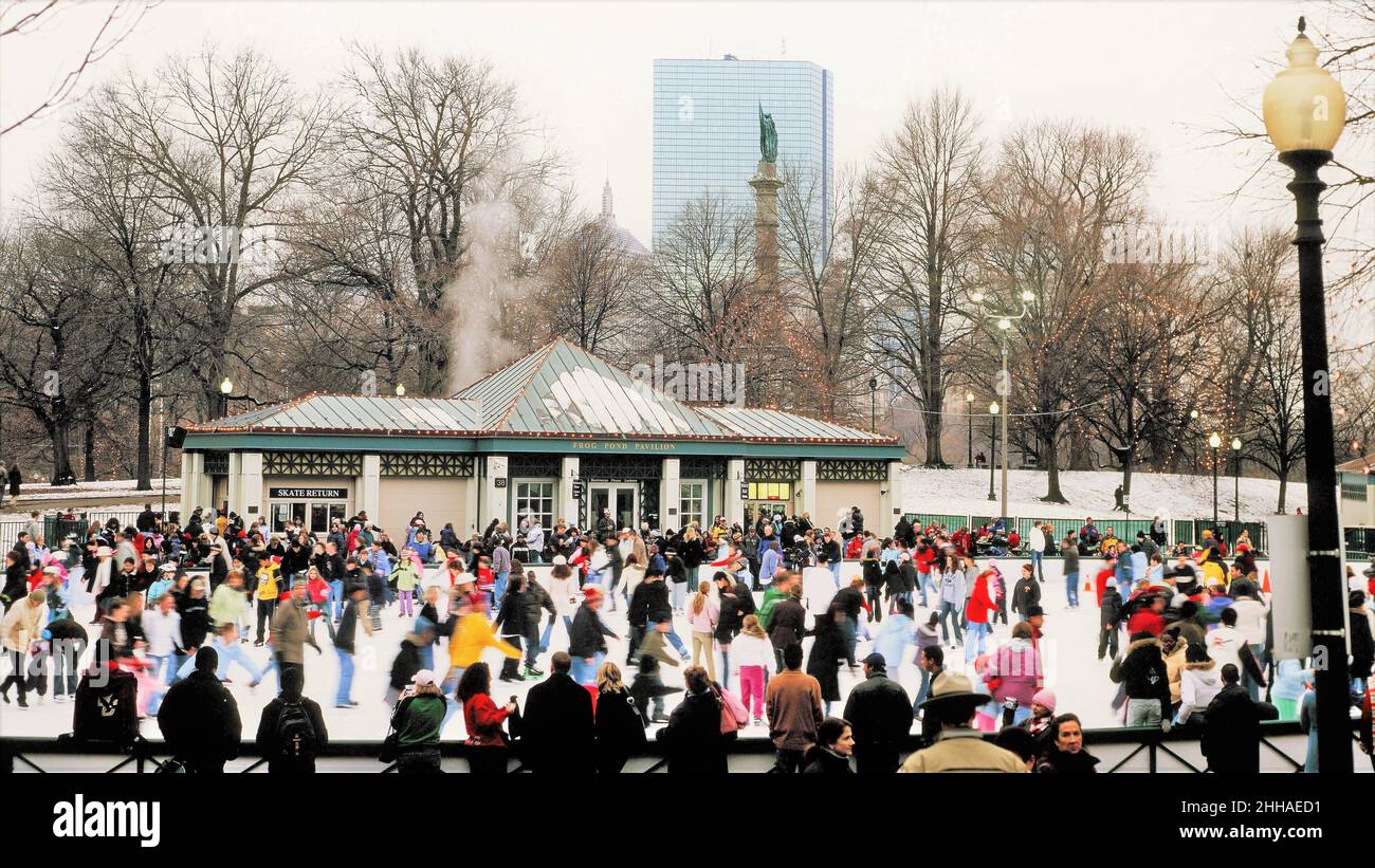Eisläufer im Boston Common zu Weihnachten Stockfoto