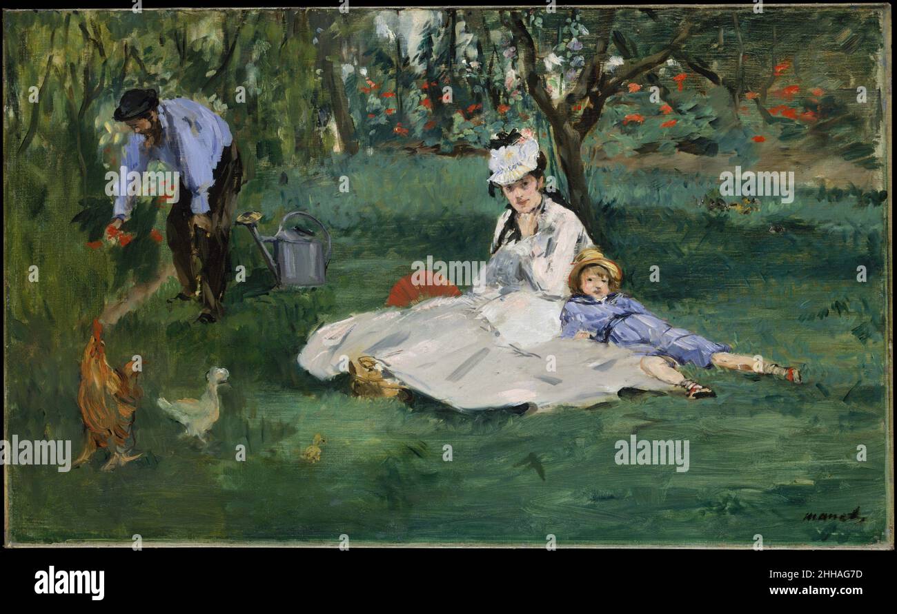 Die Familie Monet in ihrem Garten in Argenteuil 1874 Edouard Manet French Manet machte im Juli und August 1874 Urlaub im Haus seiner Familie in Gennevilliers, gegenüber der seine von Monet in Argenteuil. Die beiden Maler sahen sich in diesem Sommer oft, und bei mehreren Gelegenheiten schloss sich Renoir ihnen an. Während Manet mit seiner Frau Camille und ihrem Sohn Jean dieses Bild von Monet malte, malte Monet an seiner Staffelei (Standort unbekannt). Renoir, der gerade als Manet zu arbeiten begann, ankam, borgte sich Farbe, Pinsel und Leinwand, stellte sich neben Manet und malte Madame M. Stockfoto