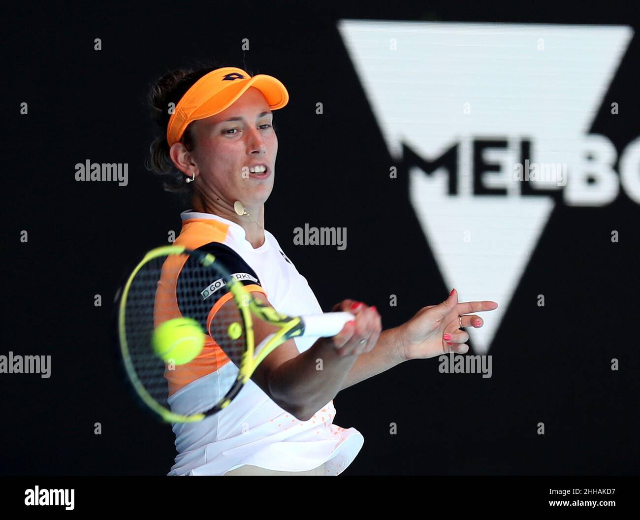 Melbourne, Australien. 24th Januar 2022. Elise Mertens in der vierten Runde Aktion Australian Open Tennis 2022 Melbourne Park, Australia Day 8 Montag 24 Januar 2022 FOTO VON KARL WINTER Kredit: Roger Parker/Alamy Live News Stockfoto