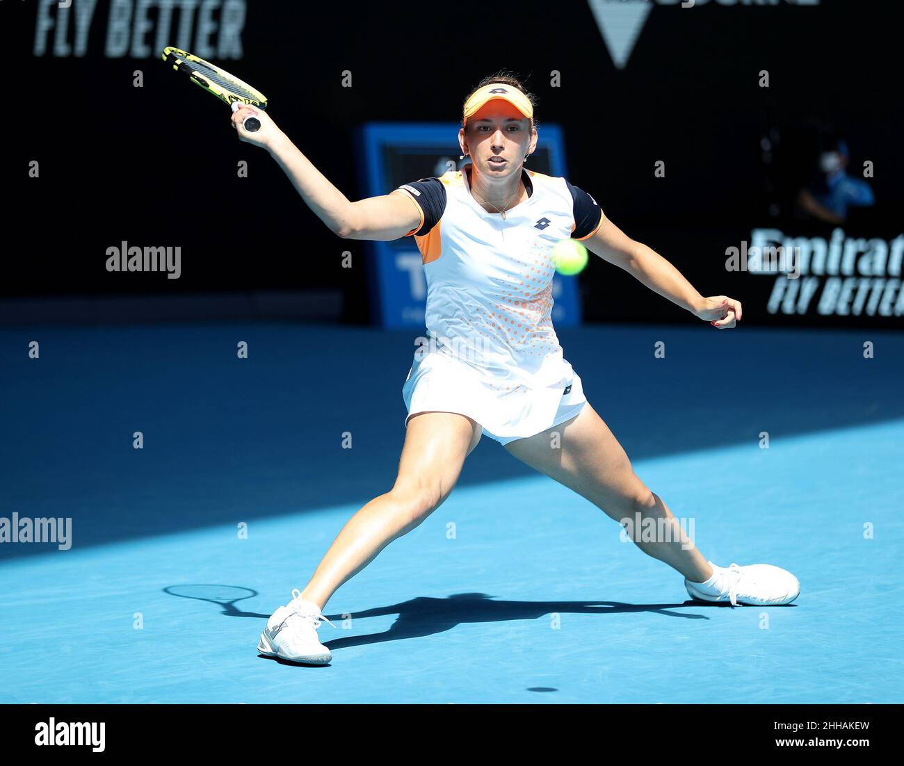 Melbourne, Australien. 24th Januar 2022. Elise Mertens in der vierten Runde Aktion Australian Open Tennis 2022 Melbourne Park, Australia Day 8 Montag 24 Januar 2022 FOTO VON KARL WINTER Kredit: Roger Parker/Alamy Live News Stockfoto