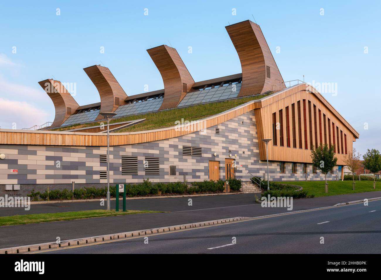 Das GSK Carbon Neutral Laboratory for Sustainable Chemistry ist ein modernes Gebäude auf dem Jubilee Campus der University of Nottingham, England. Stockfoto