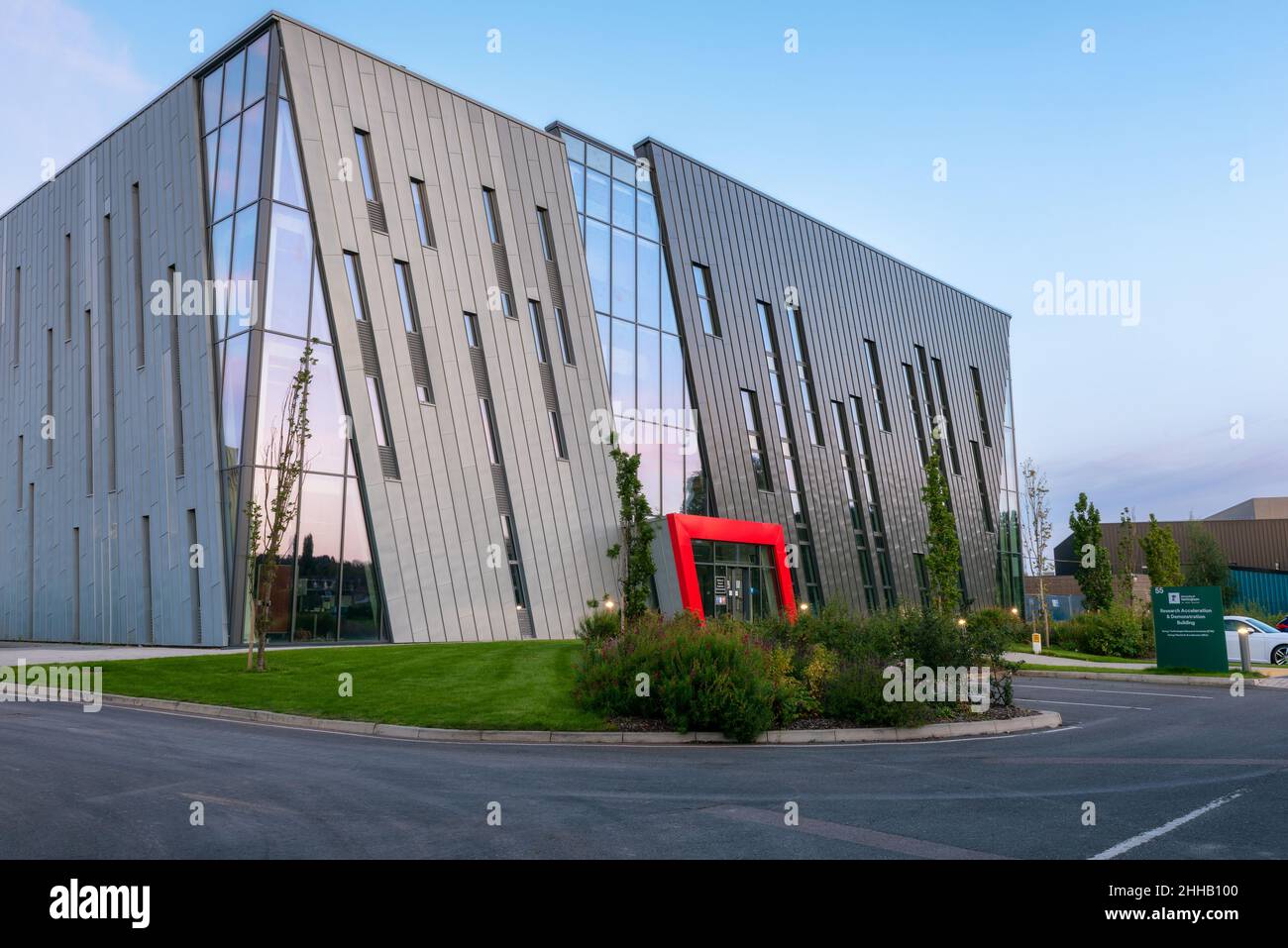 Das Forschungsbeschleunigungs- und Demonstrationsgebäude ist ein modernes Gebäude an der Universität von Nottingham - Jubilee Campus, Nottingham, England. Stockfoto