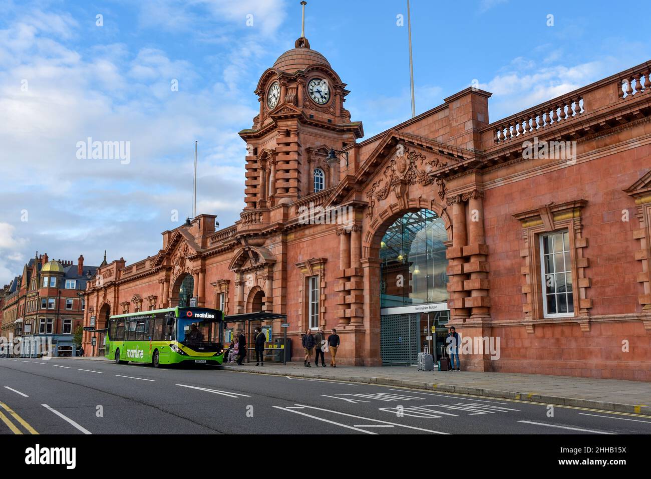 Der Bahnhof Nottingham ist eine Bahnhof- und Straßenbahnhaltestelle in der Stadt Nottingham in East Midlands. Stockfoto