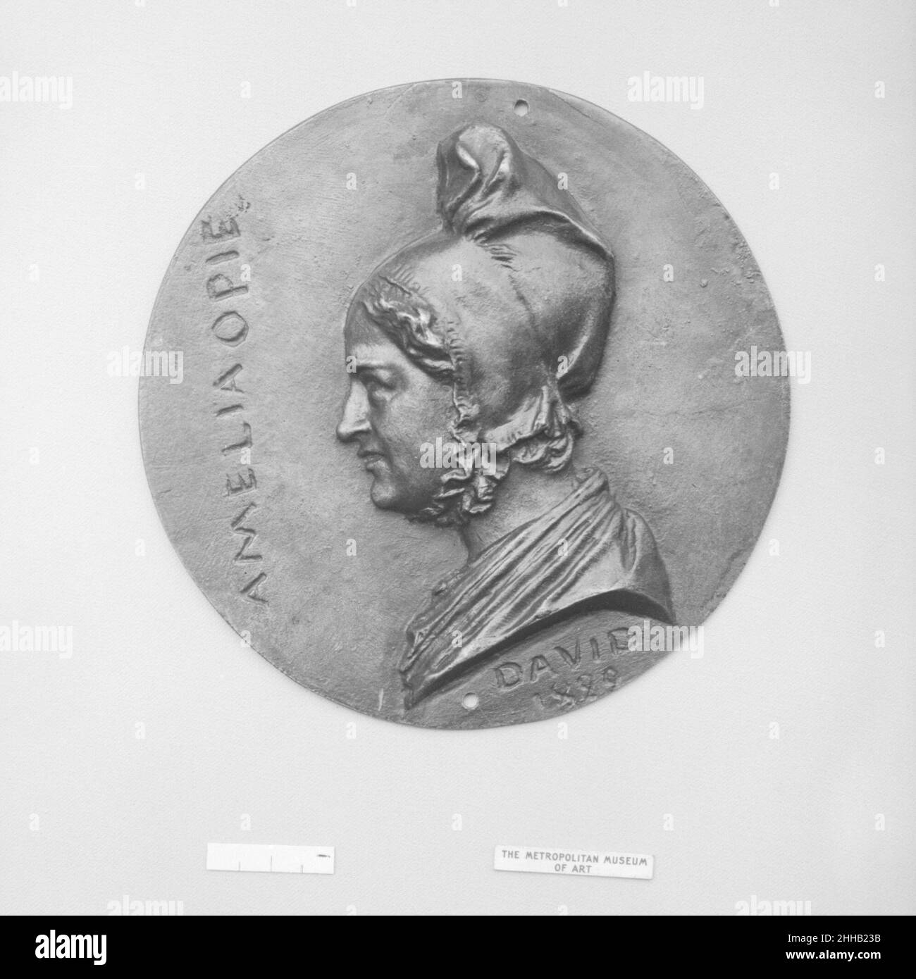 Amelia Opie (geb. Alderson), englische Schriftstellerin und Moralschriftstellerin (1769–1853) 19th. Jahrhundert Pierre Jean David d'Angers Französisch Pierre-Jean David d’Angers war der produktivste und einer der bedeutendsten französischen Bildhauer der ersten Hälfte des 19. Jahrhunderts. Während seiner fast fünfzigjährigen Karriere (1819–1856) blieb David seiner Überzeugung treu, dass skulpturale Denkmäler, die den Leistungen großer Männer und Frauen gewidmet sind, die Größe eines Volkes am dauerhaftesten und lebhaftesten zum Ausdruck bringen. Er suchte ständig Aufträge für Denkmäler, die historische und zeitgenössische Figuren darstellen, die er ein Stockfoto