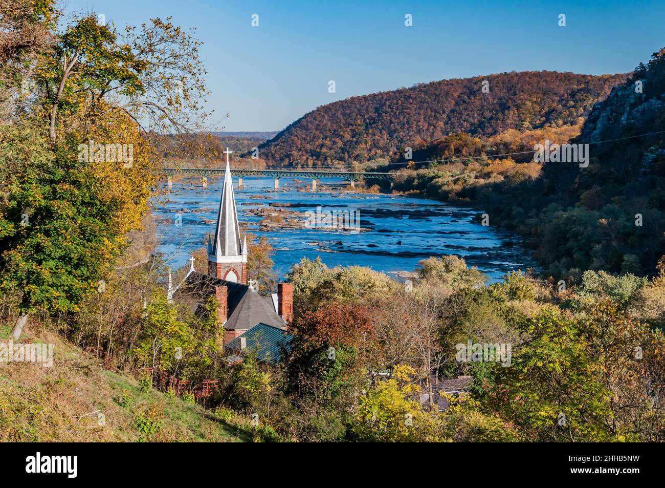 Blick von Jefferson Rock an einem wunderschönen Herbsttag, Harpers Ferry, West Virginia, USA Stockfoto