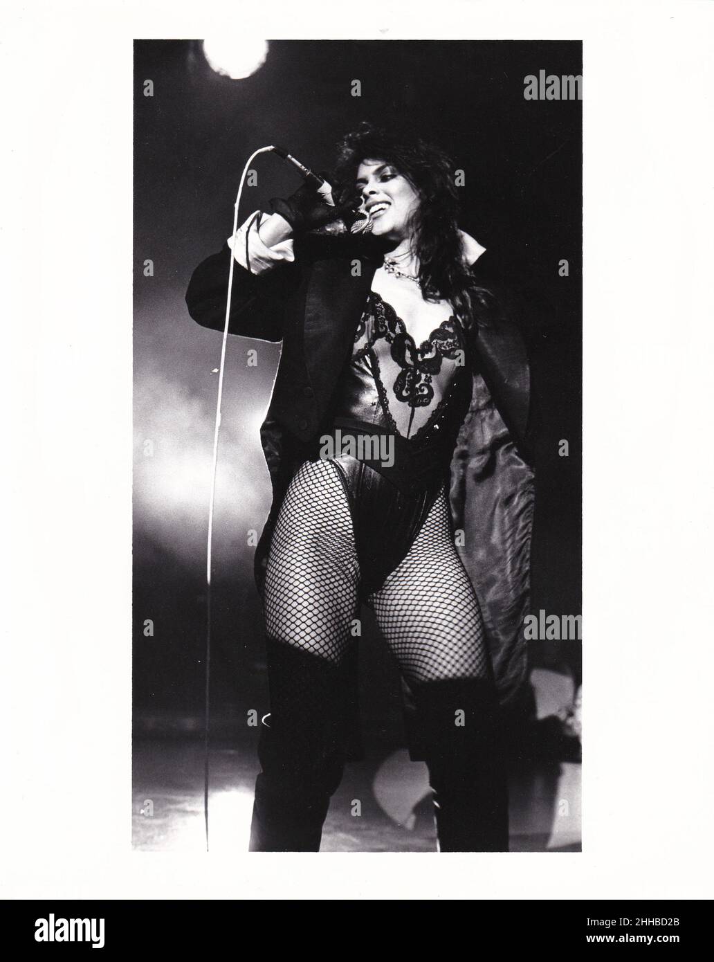 Oktober 1983 Vanity, jetzt bekannt als Denise Matthews, tritt mit der Gruppe Vanity 6 in der TV-Show „Solid Gold“ auf. Kredit: Ron Wolfson / Rock Negative / MediaPunch Stockfoto