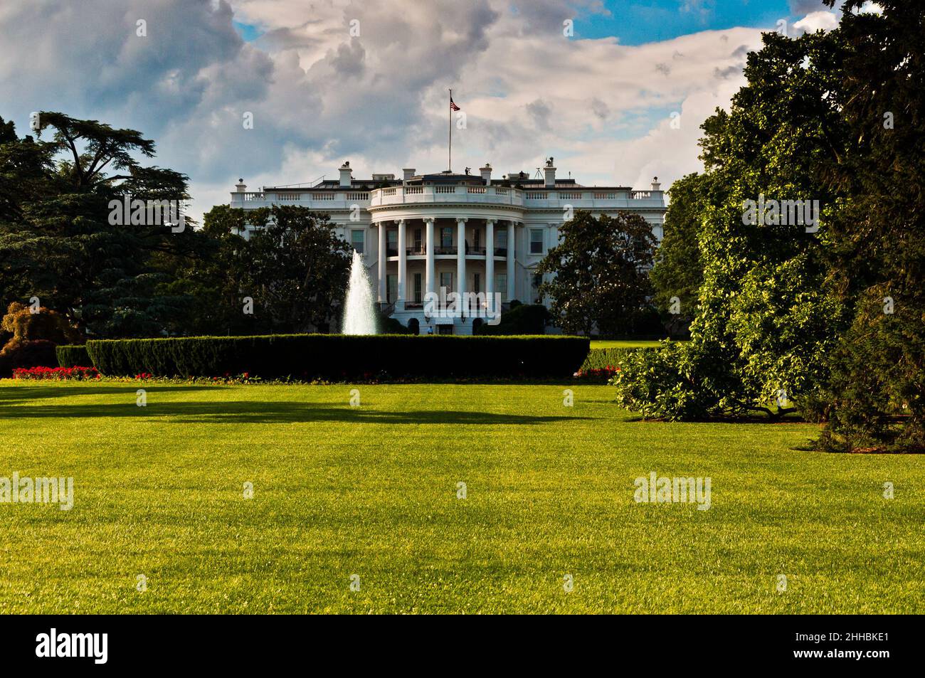 Foto des Weißen Hauses an einem schönen Sommertag Stockfoto