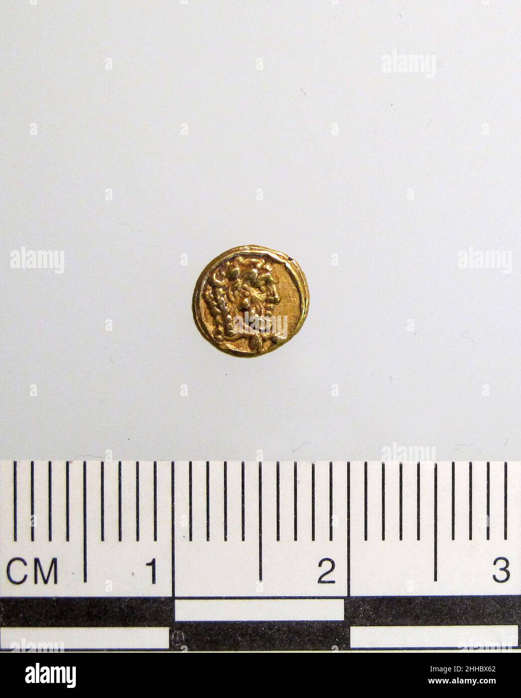 Goldmünze ca. 391–380 v. Chr. zypriotischer 1/20th Stater.geprägt in Salamis von König Euagoras I. OBV.: Kopf von Herakles nach r. mit Löwenhaut-Kopfschmuck. RS.: Ziegenkopf zu r. Lineare Ränder. Achse 12.. Goldmünze 243086 Stockfoto