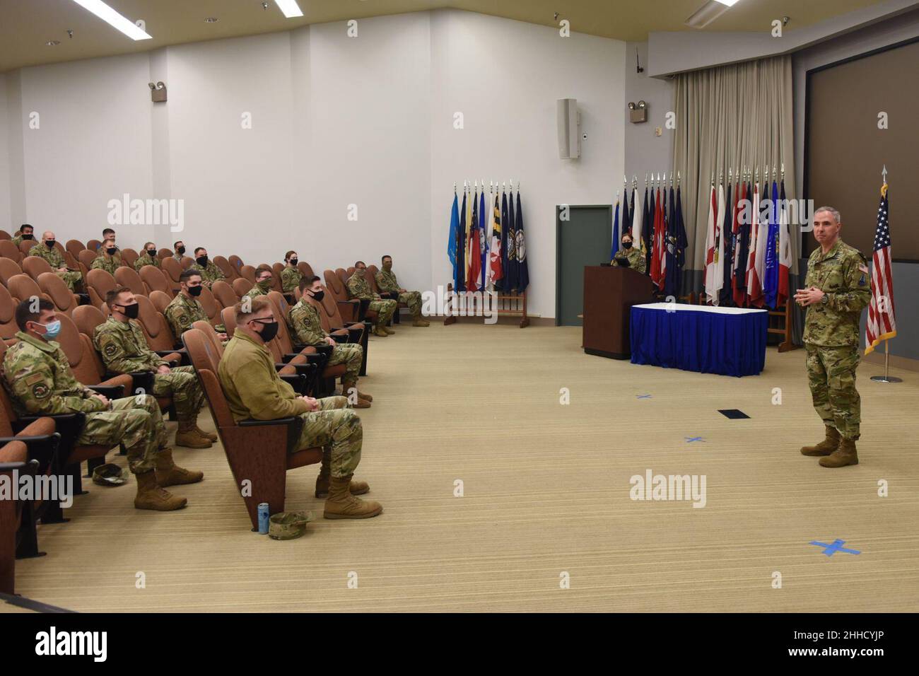 SPOC-Kommandant besucht USSF-Studenten an der Vandenberg AFB (2). Stockfoto