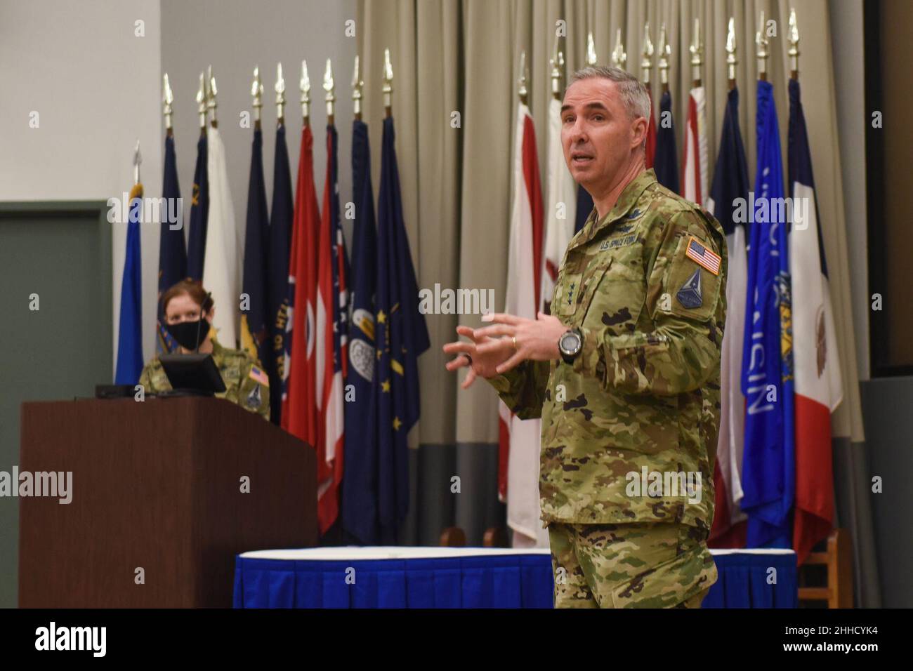 SPOC-Kommandant besucht USSF-Studenten an der Vandenberg AFB (3). Stockfoto