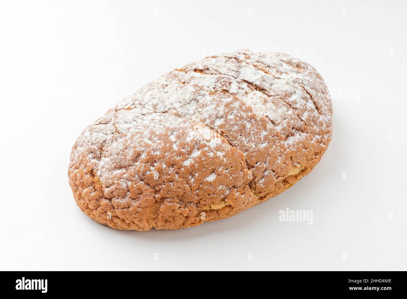 Mokka-Brot auf weißem Hintergrund Stockfoto