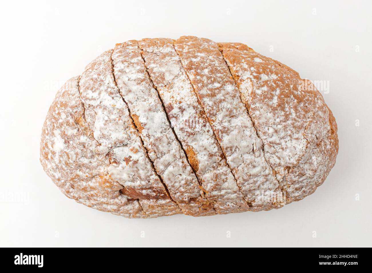 Mokka-Brot auf weißem Hintergrund Stockfoto