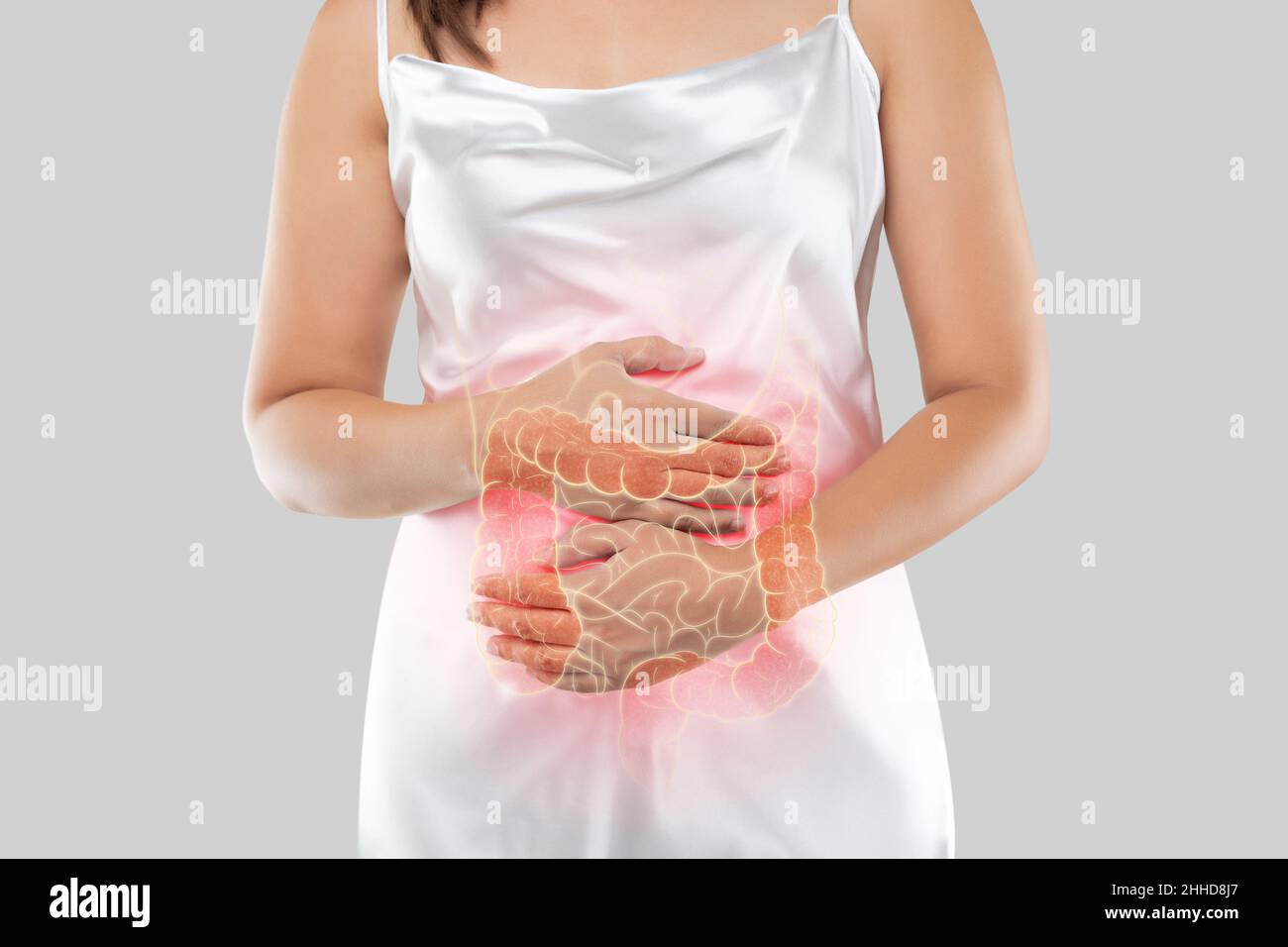 Das Foto des Dickdarms ist auf dem Körper der Frau, isoliert auf weißem Hintergrund, weibliche Anatomie Konzept Stockfoto