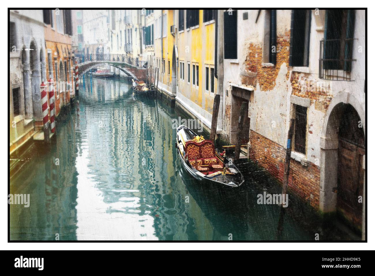 Romantische venezianische Kanäle. Alte enge Gassen von Venedig. Sepia-getöntes Bild im Retro-Stil. Italien Stockfoto