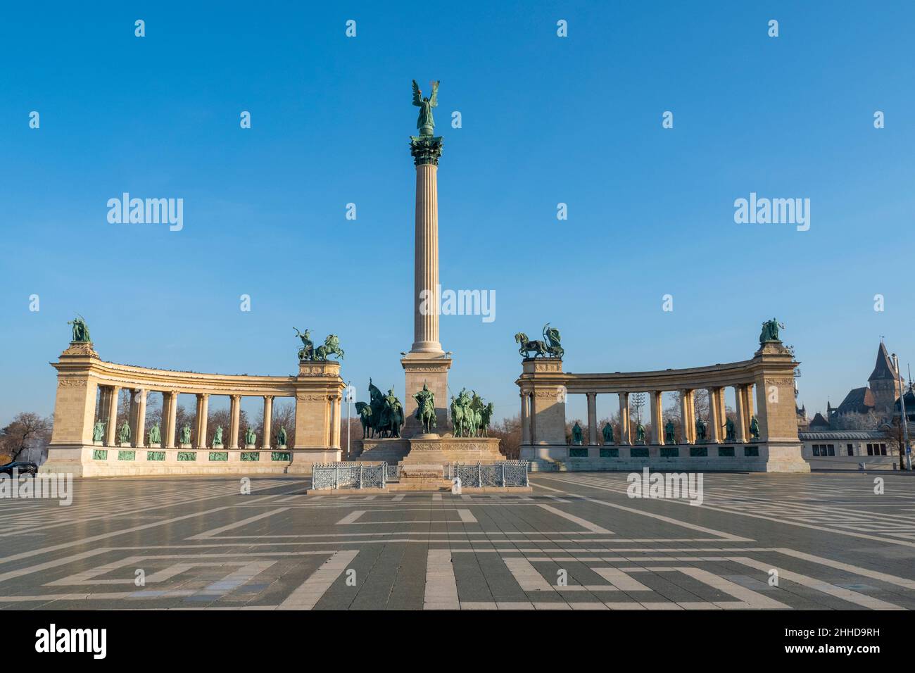 Heldenplatz mit der Säule in Budapest, Ungarn Stockfoto