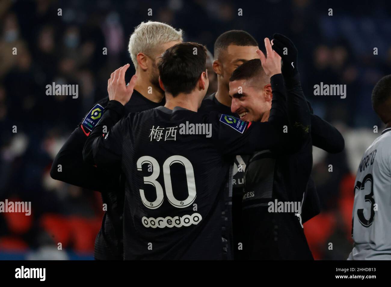 Paris, Frankreich. 23rd Januar 2022. Die Spieler von Paris Saint Germain feiern ein Tor während eines Fußballspiels der französischen Ligue 1 zwischen Paris Saint Germain (PSG) und Stade de Reims in Paris, Frankreich, 23. Januar 2022. Kredit: Rit Heise/Xinhua/Alamy Live Nachrichten Stockfoto