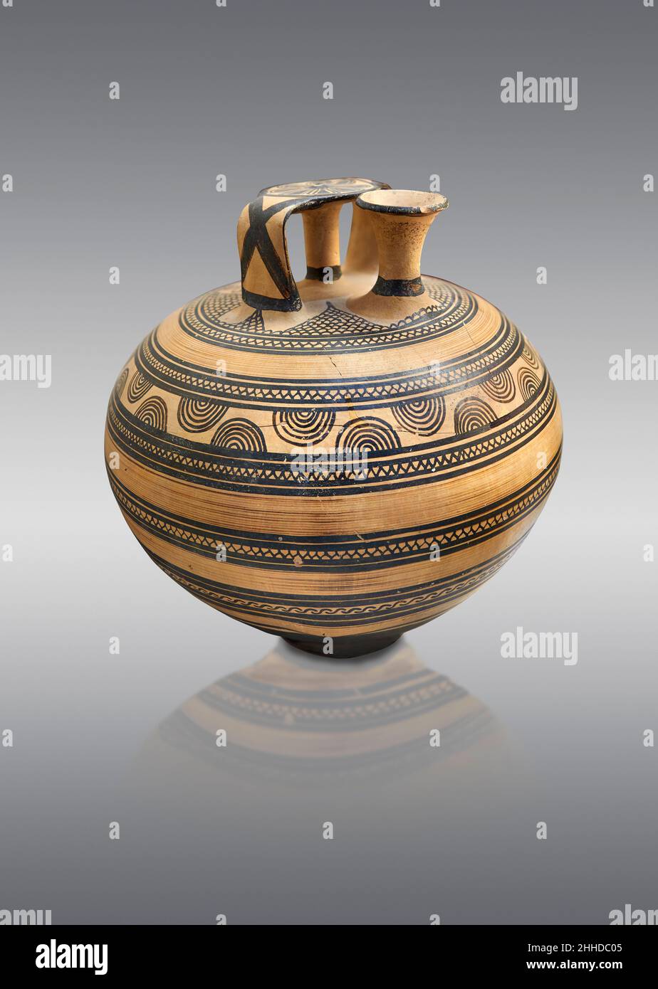 Mykenische Keramik - Terrakotta-Rührkrug aus chaber Grab 1:5 und 1:6, 1140-1100 v. Chr., mykenischer Friedhof von Asine. Archäologisches Museum Nafplio. Ag Stockfoto
