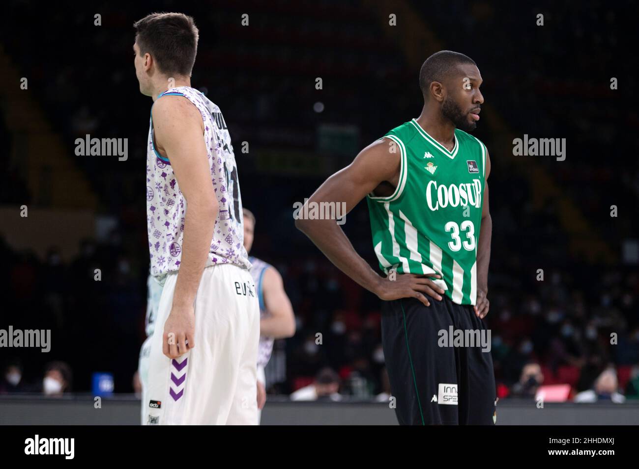 Sevilla, Spanien. 23rd Januar 2022. Vitto Brown (31) von Coosur Real Betis während des Liga-ACB-Spiels zwischen Coosur Real Betis und Surne Bilbao Basket im Sportzentrum San Pablo in Sevilla. (Foto: Mario Diaz Rasero Kredit: Gonzales Foto/Alamy Live News Stockfoto