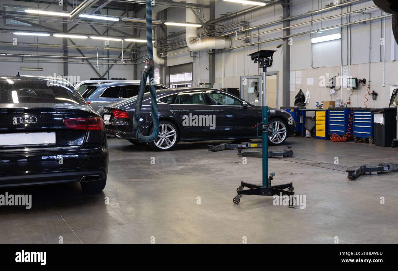 Minsk, Weißrussland - 05. Jan 2022: Inneneinrichtung des offiziellen Händler-Servicezentrums für Audi Autos Stockfoto