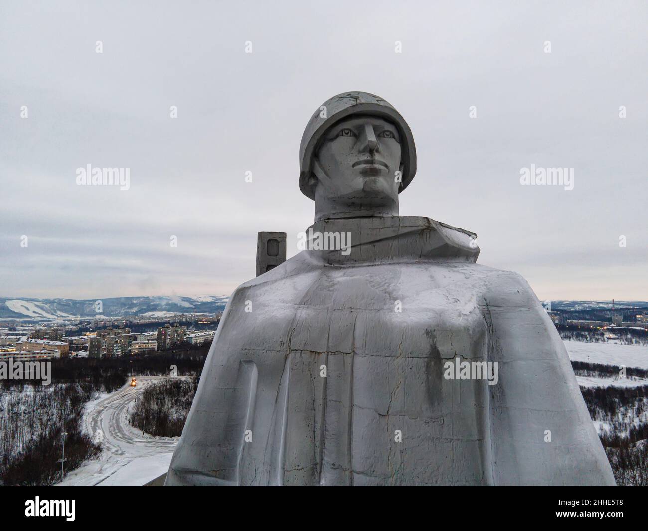 Die Verteidiger des sowjetischen arktischen Denkmals im Winter in Murmansk. russland Stockfoto