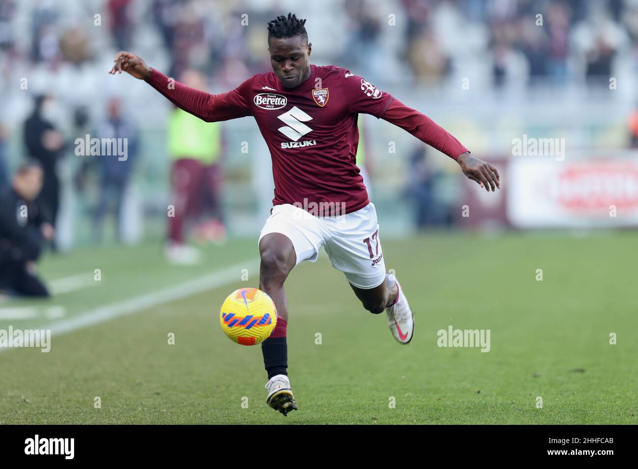 Turin, Italien. 23rd Januar 2022. Turin, Italien, 23 2022. Januar, Wilfried Singo (Turin FC) während des Spiels des Turin FC gegen US Sassuolo, italienische Fußballserie A in Turin, Italien, 23 2022. Januar Quelle: Independent Photo Agency/Alamy Live News Stockfoto