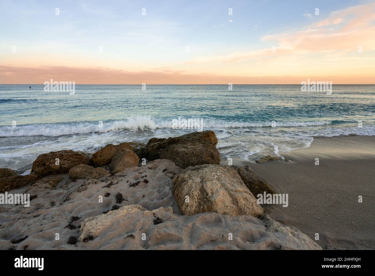 Schönes Bild des Sonnenuntergangs in Palm Beach, Florida, USA, aufgenommen im Dezember 2018 Stockfoto