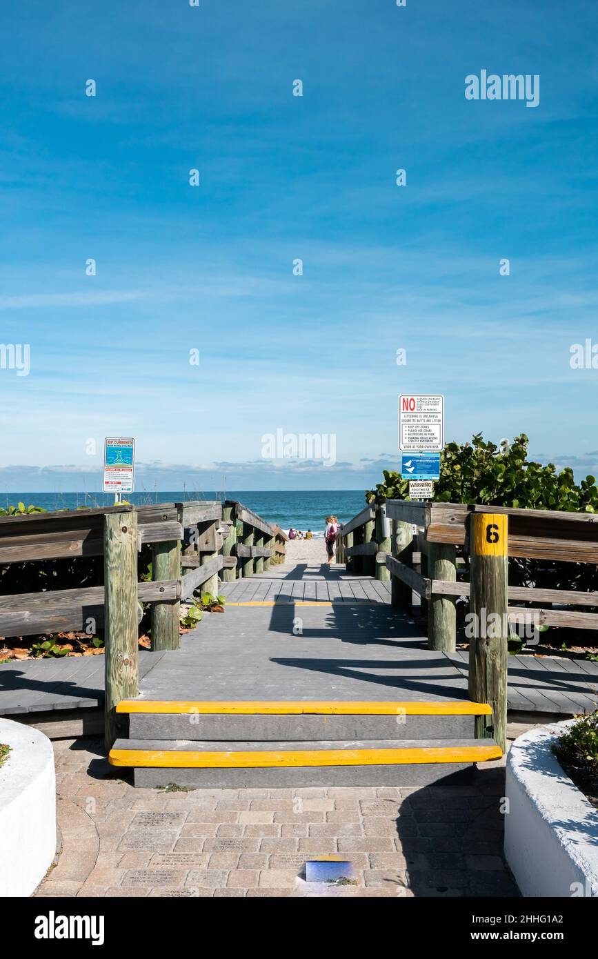 Schönes Bild mit Blick auf den blauen Himmel Tag in Melbourne Beach in Florida Stockfoto