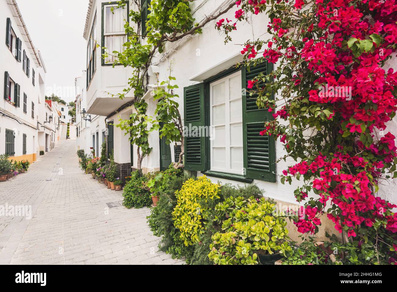 Schöne Straße, Menorca Insel, Spanien. Reiseziel Stockfoto